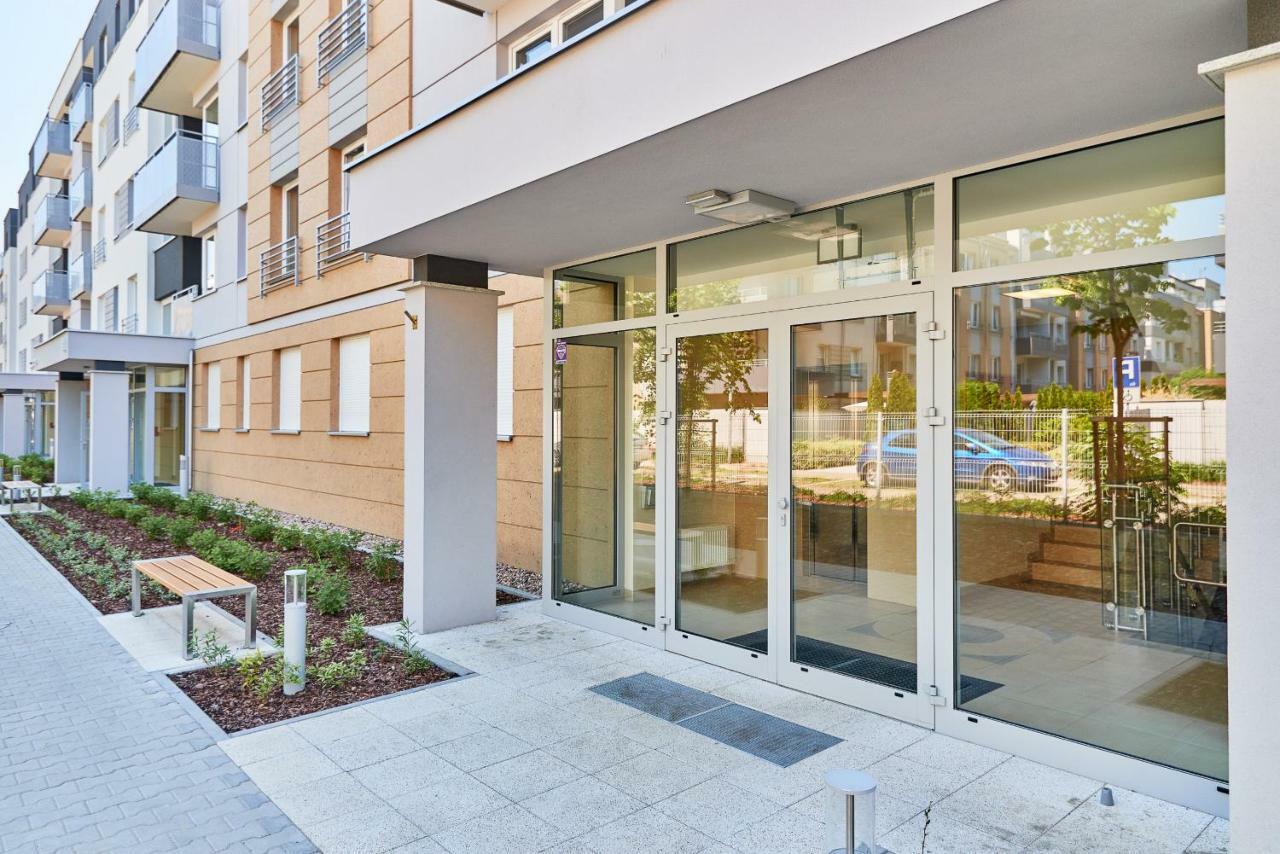 Vintage Apartment In New Estate With Parking - Krzyki Wroclaw By Noclegi Renters Exterior photo
